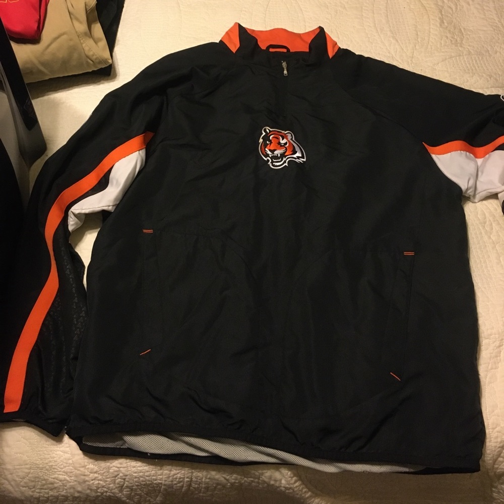 Bengals rain pull over